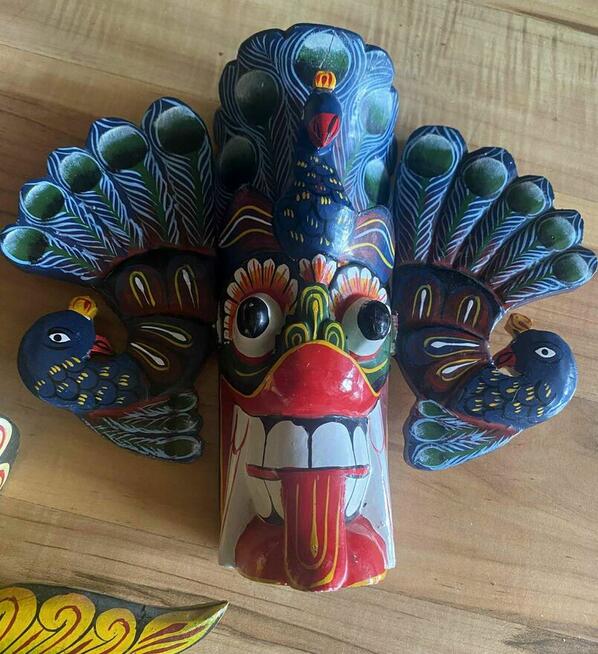 Trzy maski z Sri Lanka