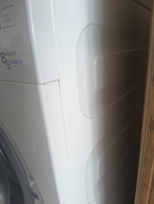 Mała umywalka do WC, łazienki