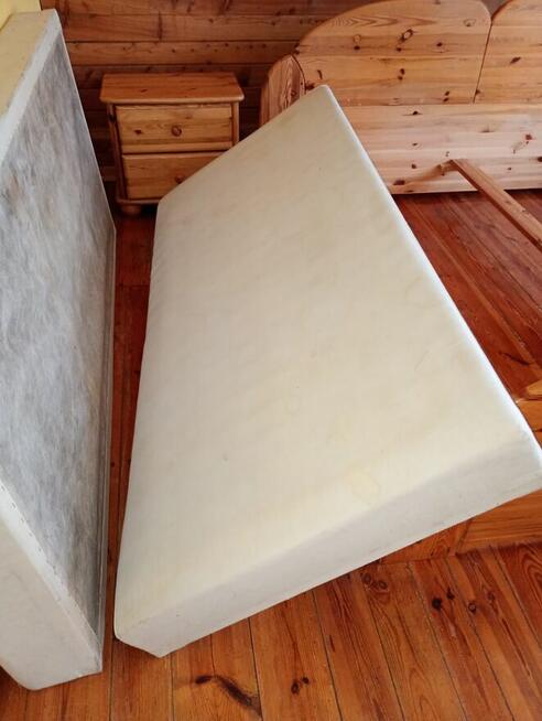 Sprzedam łóżko i szafki nocne