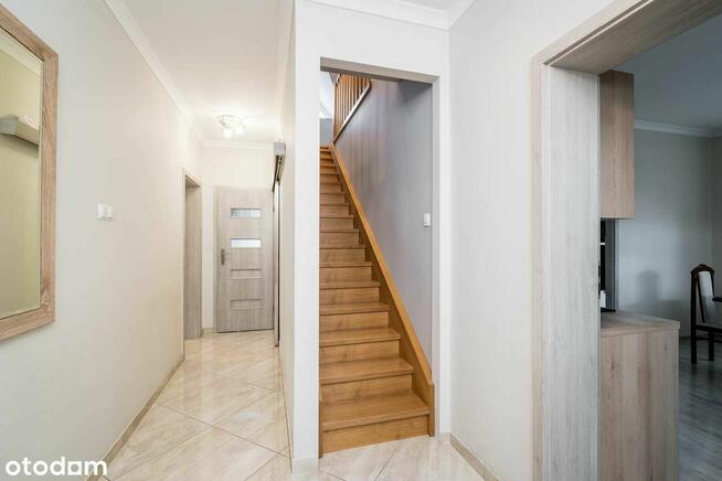 Dom wolnostojący z działką 38ar, stan b dobry, Poręba Żegoty