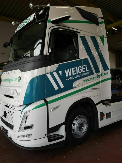 Kierowca ciężarówki w transporcie lokalnym i międzynarodowym