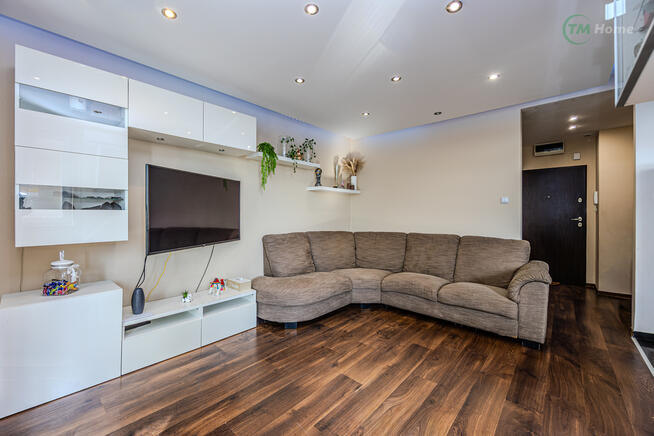 Trzy pokoje na strzeżonym osiedlu Villa Campina.