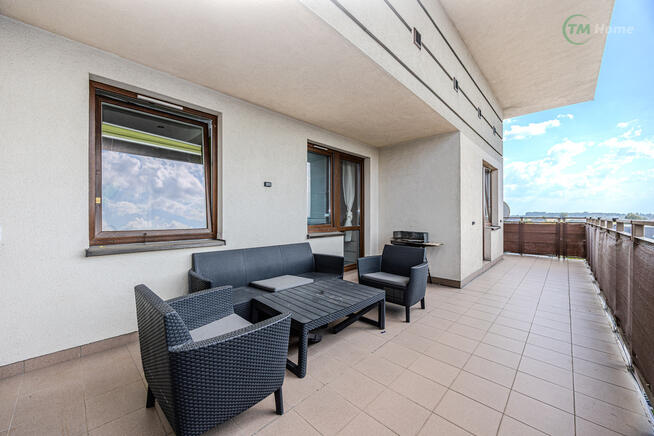 Trzy pokoje na strzeżonym osiedlu Villa Campina.