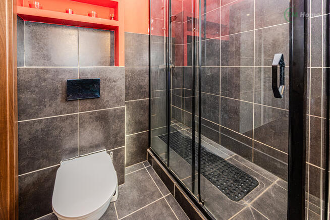 Trzy pokoje na strzeżonym osiedlu Villa Campina.