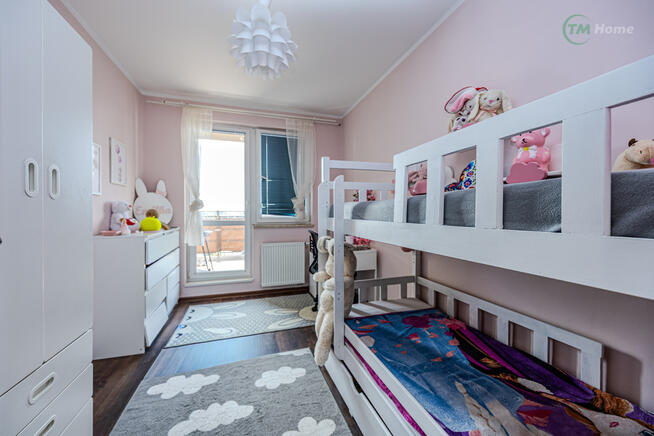 Trzy pokoje na strzeżonym osiedlu Villa Campina.