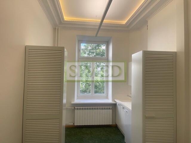 Reprezentacyjna kamienica ,zadbane patio, 3 pokoje