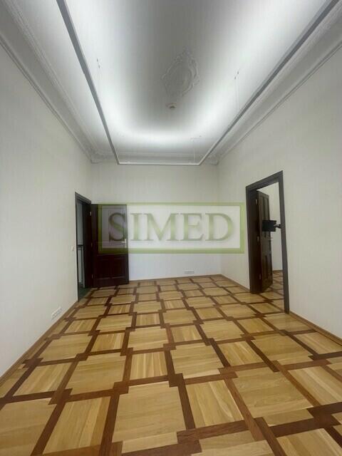 Reprezentacyjna kamienica ,zadbane patio, 3 pokoje