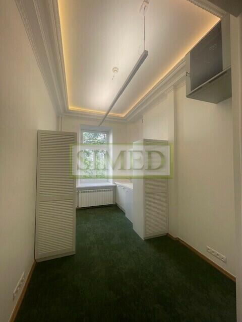 Reprezentacyjna kamienica ,zadbane patio, 3 pokoje