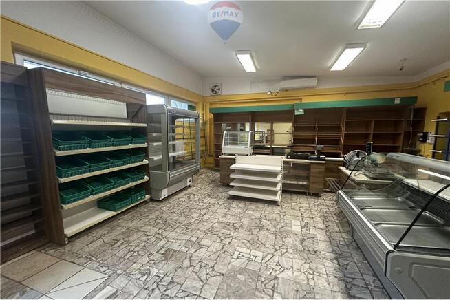 Lokal handlowo-usługowy wolnostojący z parkingiem