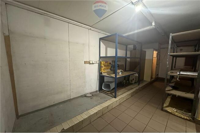 Lokal handlowo-usługowy wolnostojący z parkingiem