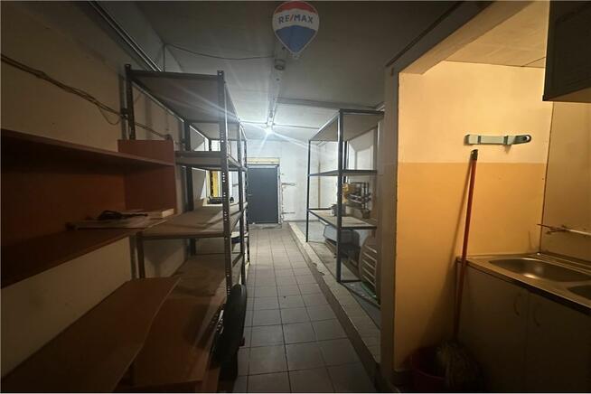 Lokal handlowo-usługowy wolnostojący z parkingiem