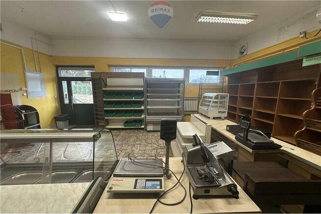 Lokal handlowo-usługowy wolnostojący z parkingiem