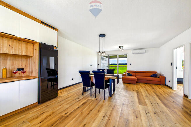 Nowy dom w zabudowie bliźniaczej (prawa strona)