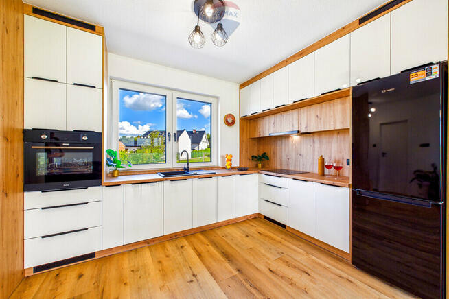 Nowy dom w zabudowie bliźniaczej (prawa strona)