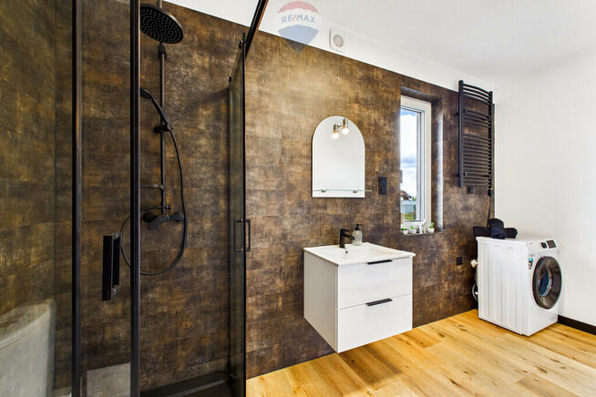 Nowy dom w zabudowie bliźniaczej (prawa strona)