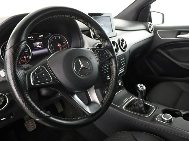 Mercedes B 180 navi klima grzane fotele czujniki parkowania