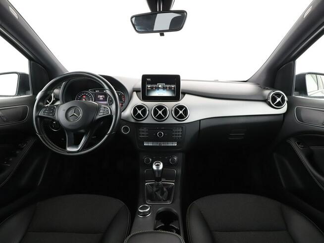 Mercedes B 180 navi klima grzane fotele czujniki parkowania