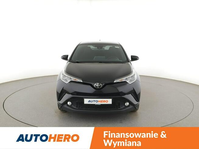 Toyota C-HR klima auto grzane fotele kamera i czujniki parkowania
