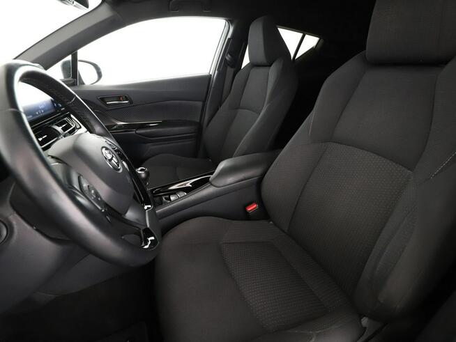 Toyota C-HR klima auto grzane fotele kamera i czujniki parkowania