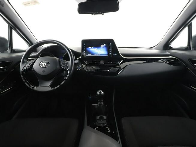 Toyota C-HR klima auto grzane fotele kamera i czujniki parkowania