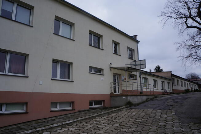 Budynek z lokalami biurowo-usługowymi lub mieszkalnymi