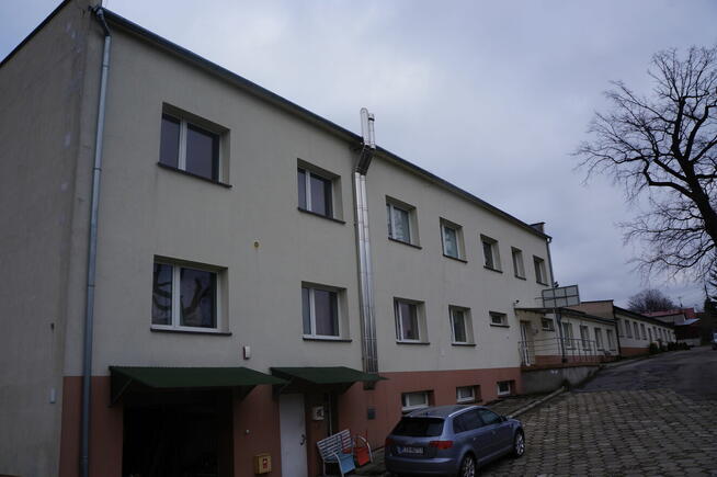 Budynek z lokalami biurowo-usługowymi lub mieszkalnymi