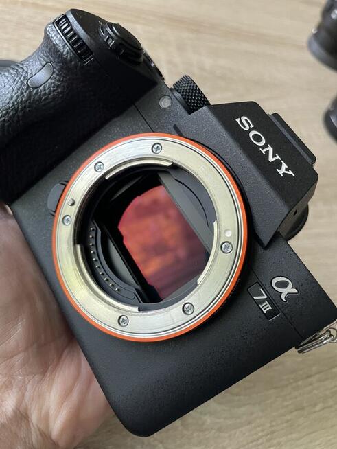 Sony A7 III + 4 obiektywy, przebieg 17tys.