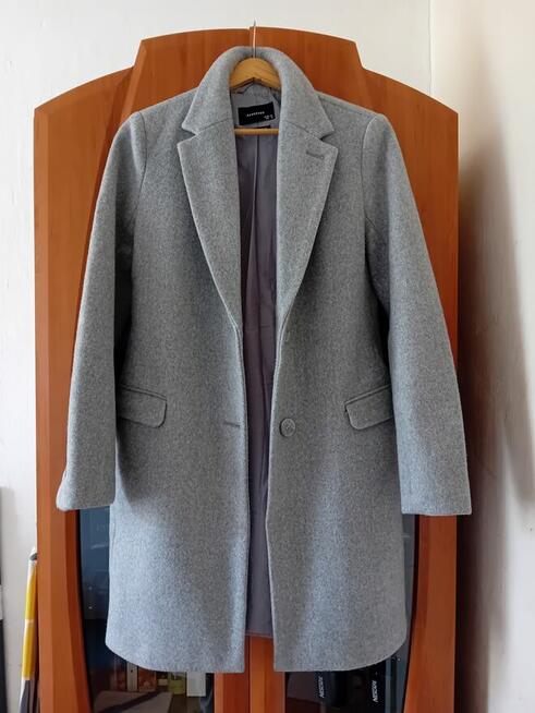 Szary płaszcz