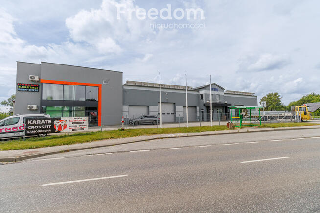 Biurowiec z halami przy autostradzie A4 w Tarnowie