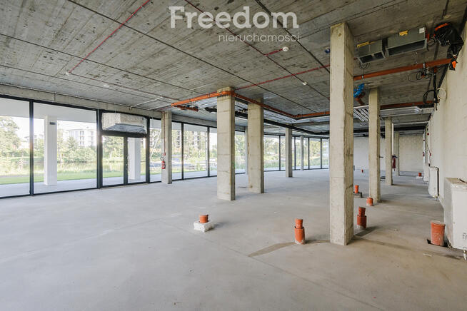 Marina Iława lokal usługowy nad brzegiem Jezioraka