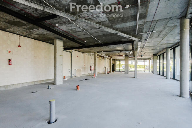 Marina Iława lokal usługowy nad brzegiem Jezioraka