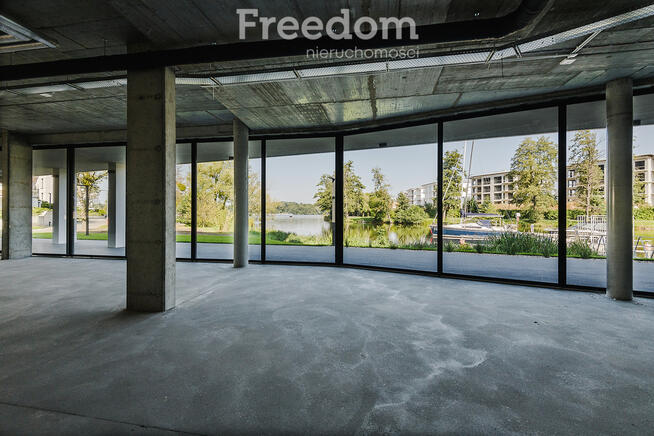 Marina Iława lokal usługowy nad brzegiem Jezioraka