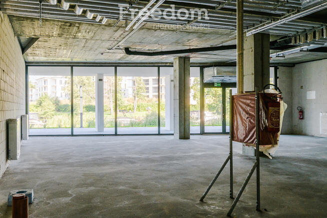 Marina Iława lokal usługowy nad brzegiem Jezioraka