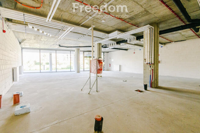 Marina Iława lokal usługowy nad brzegiem Jezioraka