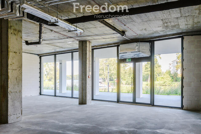 Marina Iława lokal usługowy nad brzegiem Jezioraka