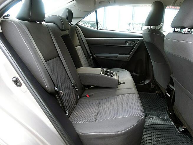 Toyota Corolla 1.6i 132KM Navi+Kamera+SAM PARKUJE Serwisowany I-wł Krajowy BEZWYPADKO