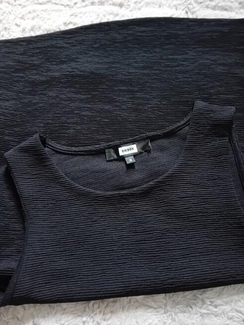 Czarna bluzka prazkowana