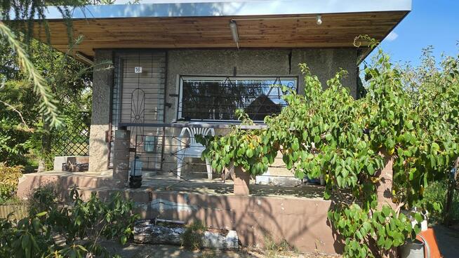 Działka ROD z murowaną altaną