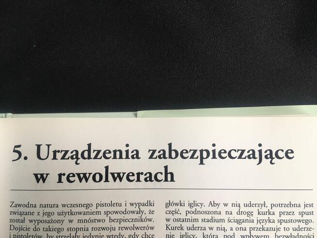 Książka broń pistolet Encyklopedia Pistoletów i Rewolwerów