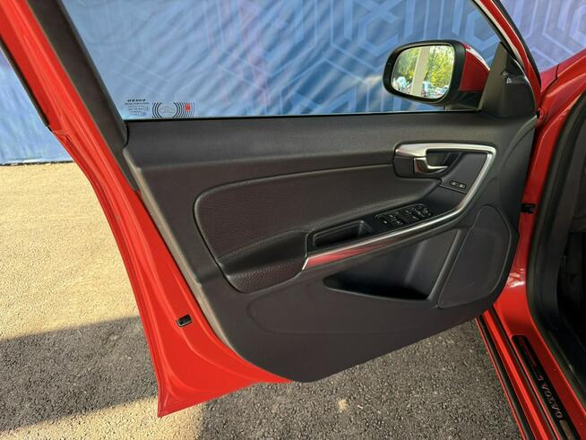 Volvo V60 2.4D5 205kM ! Summum ! Salon Polska ! DVD ! Blis ! Premium Sound! HAK!