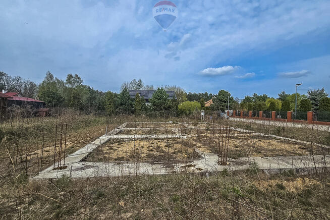 Leonów: Dom w budowie na działce 1304 m² Media!