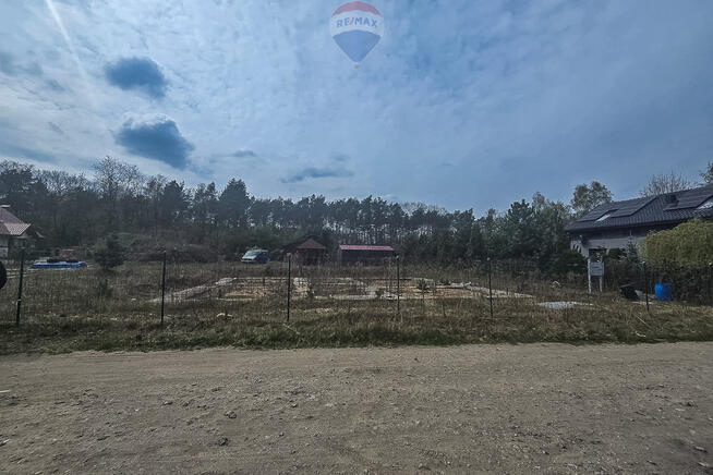 Leonów: Dom w budowie na działce 1304 m² Media!