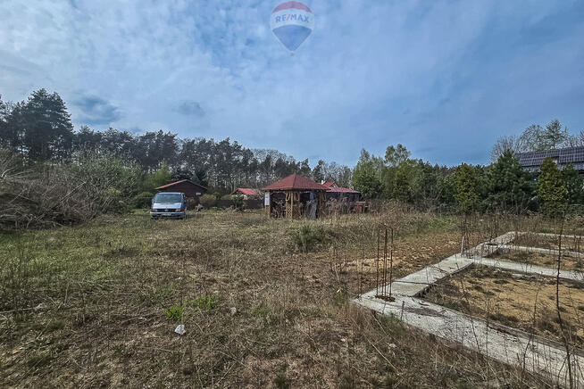 Leonów: Dom w budowie na działce 1304 m² Media!