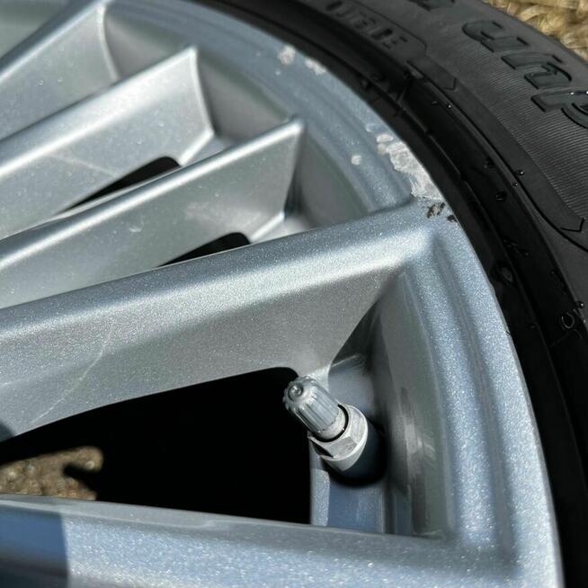 Koła 17 cali 5 x 112 z oponami 225/50, czujniki ciśnienia