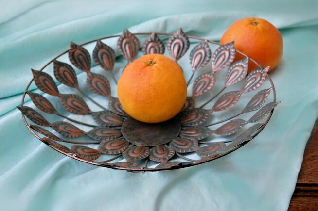 Szwedzka, ażurowa, metalowa patera indyjska w pawie pióra