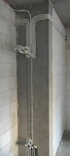 Kompleksowy montaż elektryki i elektroniki