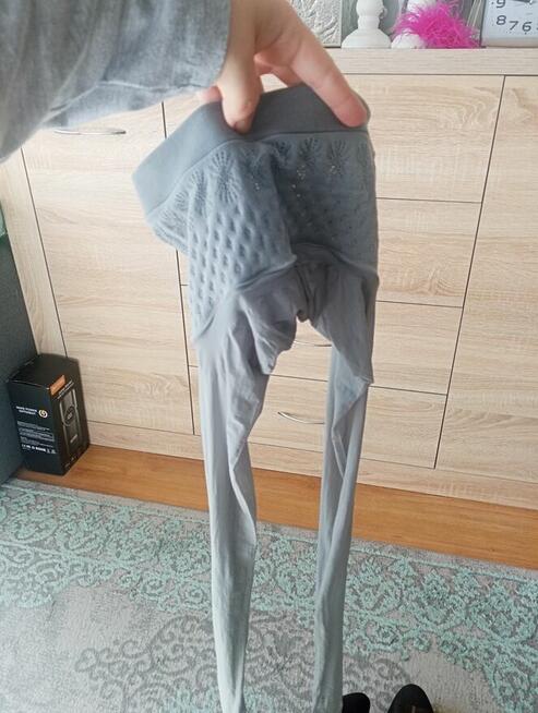 Rajstopy olejowe z ażurem