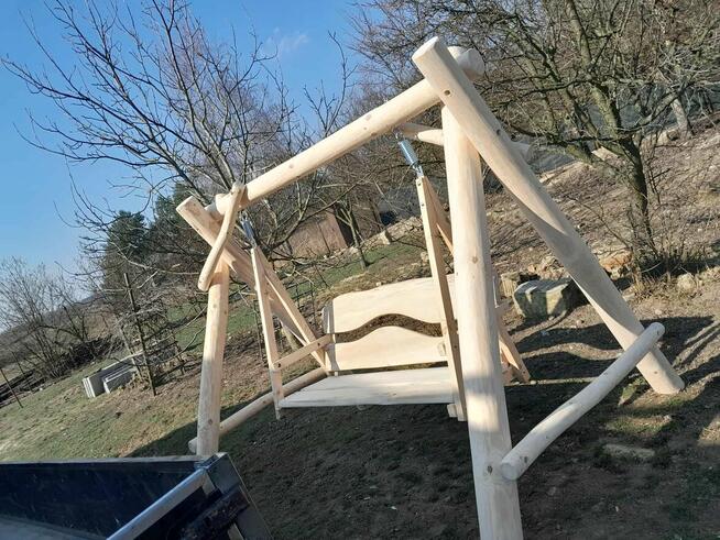 Huśtawki i stoły ogrodowe