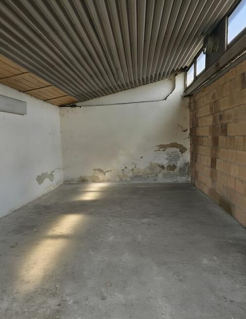 Dom z dużym ogrodem