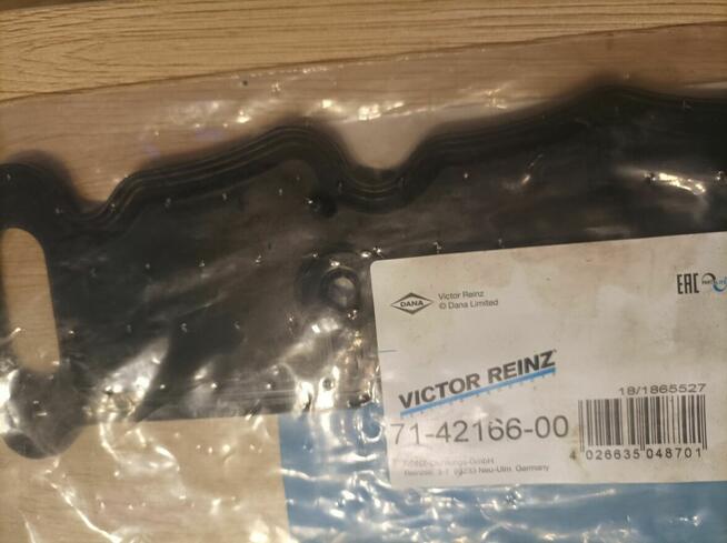 Uszczelka pokrywy zaworów VICTOR REINZ 2 sztuki